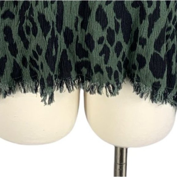 UMGEE Medium Green Cheetah Blouse Raw Hem Boutique - Picture 7 of 7